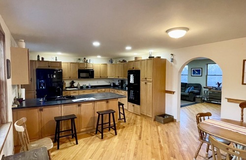 Vinalhaven House | Dog friendly, Spacious home, Steps from the Quarry and close to everything