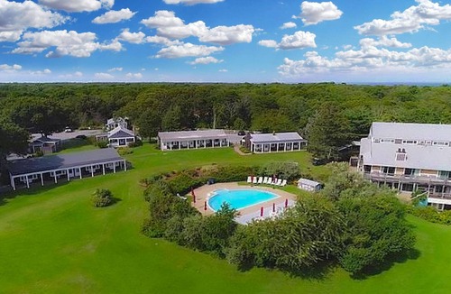 Oak Bluffs Apartment | Dog-friendly studio with pool, on-site tennis courts & prime location