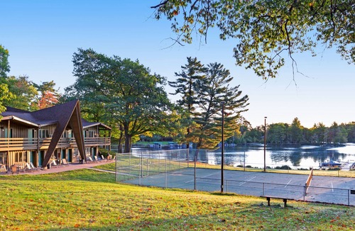 Eagle River Apartment | Dog-friendly suite w/ shared dock, tennis, basketball court & water views!