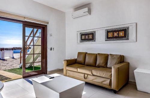 La Paloma House | Dog-Friendly Suite with Kitchenette, Heated Outdoor Pool, Hot Tub, Terrace, AC