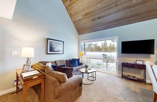 Overlook Park House | Dog-friendly Sunriver Condo with Great Location & View SHARC Passes