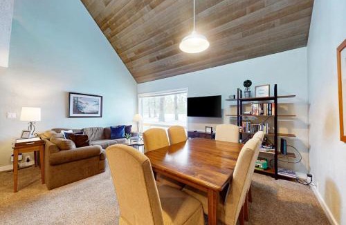 Overlook Park House | Dog-friendly Sunriver Condo with Great Location & View SHARC Passes