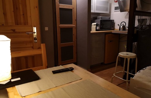 Weimar House | Dog-friendly tiny house on a large, fenced plot in the bee garden