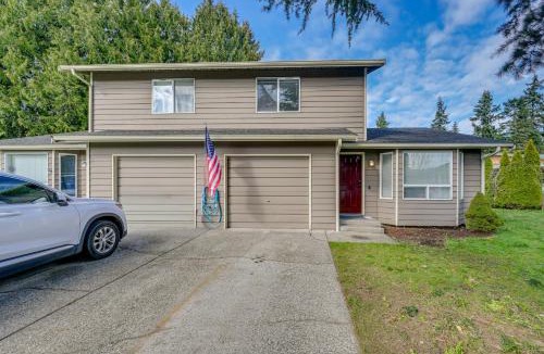 Arlington House | Dog-Friendly Townhome Near Stillaguamish River!