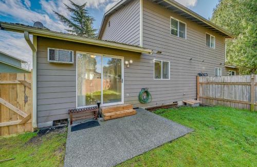 Arlington House | Dog-Friendly Townhome Near Stillaguamish River!