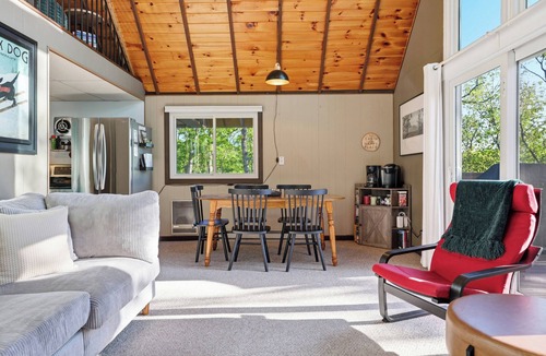 Berkeley Springs Cabin | Dog Friendly w/Fenced Yard, 5 Private Acres, Sunset Views, Fire Pit, 1GB WiFi