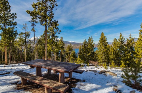 Dillon Apartment | Dog-Friendly, Walkout Basement Getaway w/Mountain Views - Close to Ski Slopes