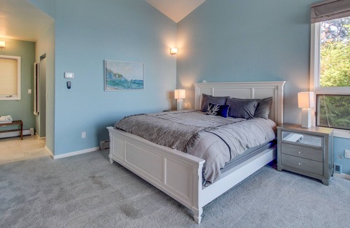 Eastsound House | Dog-friendly waterfront home with private hot tub & island views