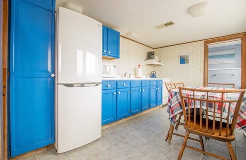 Eastham Cabin | Dog Friendly Waterfront Home!