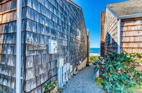 Edgewater Shores Cottage | Dog-Friendly Waterfront Cottage with Pacific Views and Comfy Features