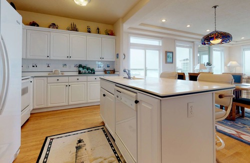 Yachats House | Dog-friendly, waterfront townhouse duo w/ a private hot tub & amazing views!