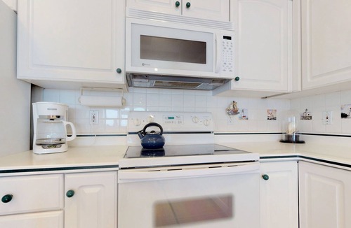 Yachats House | Dog-friendly, waterfront townhouse duo w/ a private hot tub & amazing views!