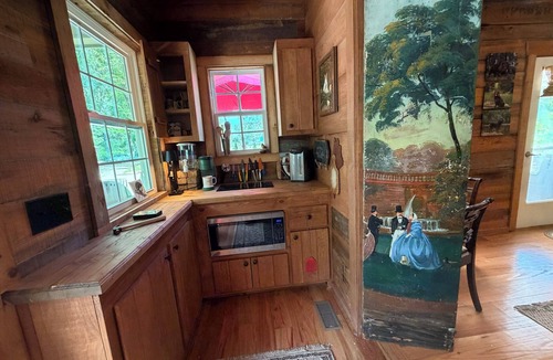 Camden Cottage | Dogs Love The Tack Room Cottage in Camden SC Horse Country