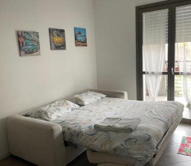 Zona XXXIII Acilia Sud Apartment | DolceCasaLeoGiu con parcheggio coperto gratuito