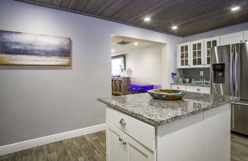 Little Venice House | Dolfan Oceanfront Cottage Direct oceanfront with 50 ft of dockage and jacuzzi