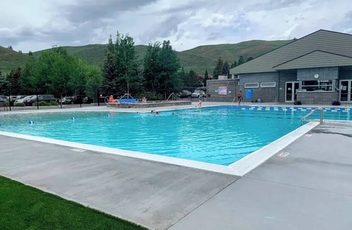 Elkhorn Village Condo | Dollar Mountain View Condo. 2 king beds and 2 twins.