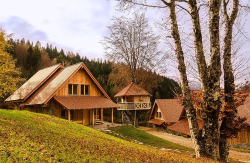 Comeglians Ski Chalet | DOLOMITES VILLAGE 20 chalets and 1 house on tree