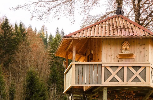 Comeglians Ski Chalet | DOLOMITES VILLAGE 20 chalets and 1 house on tree