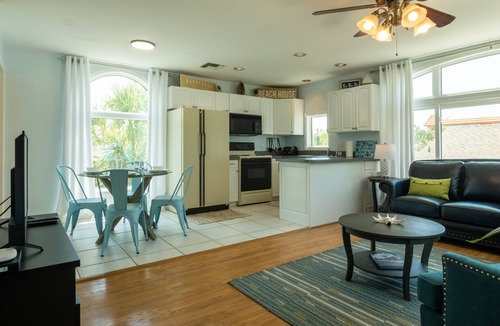 Bradenton Beach House | Dolphin Dance South · Gulf Views · 3-Night Min
