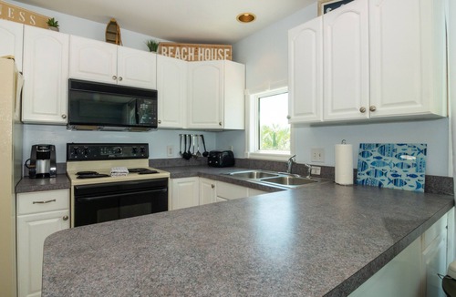Bradenton Beach House | Dolphin Dance South · Gulf Views · 3-Night Min