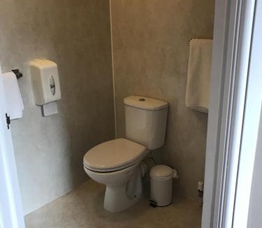 Beer Bed & Breakfast | Dolphin Hotel