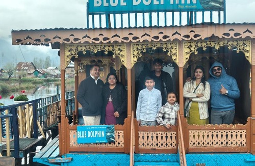 Dal Lake Boat Rental | Dolphin houseboat