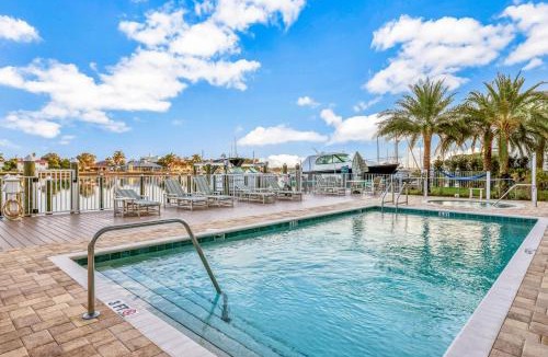 Clearwater Beach House | Dolphin's Cove - Clearwater Beach, FL