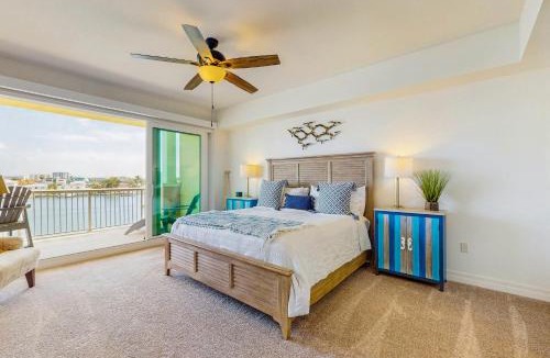 Clearwater Beach House | Dolphin's Cove - Clearwater Beach, FL