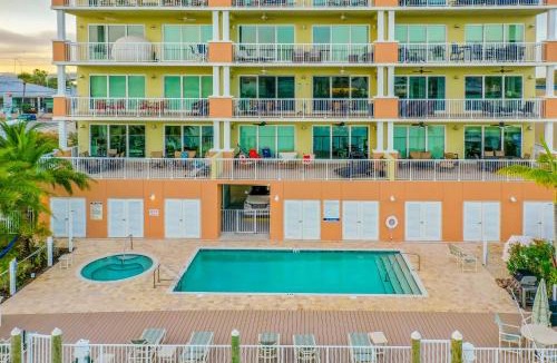 Clearwater Beach House | Dolphin's Cove - Clearwater Beach, FL