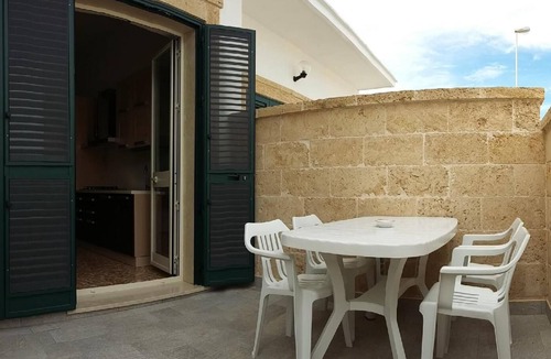 Campomarino di Maruggio Apartment | Dolphin' studio with terrace and garden