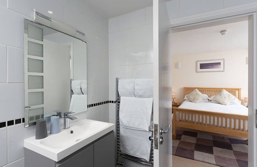 Chysauster Hotel | Dolphin Tavern