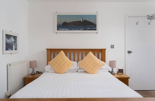 Chysauster Hotel | Dolphin Tavern