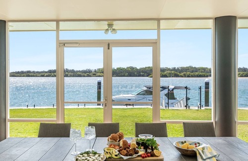 Yamba House | Dolphin View - Elegant Waterfront Haven - Holiday Yamba