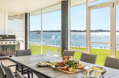 Yamba House | Dolphin View - Elegant Waterfront Haven - Holiday Yamba