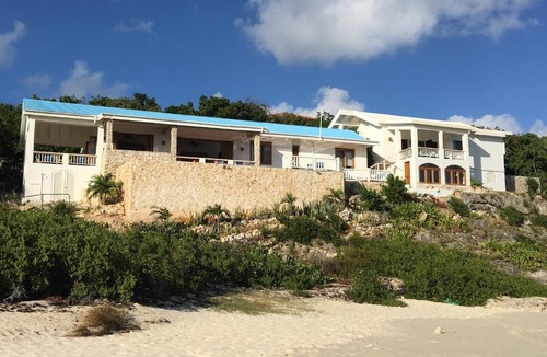 Sandy Hill Villa | Dolphin Villa
