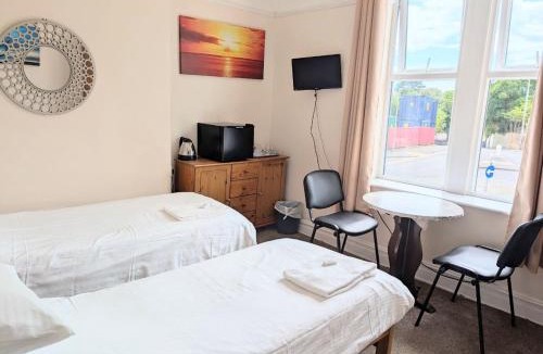 Bournemouth City Centre Bed & Breakfast | Dolphins Hotel