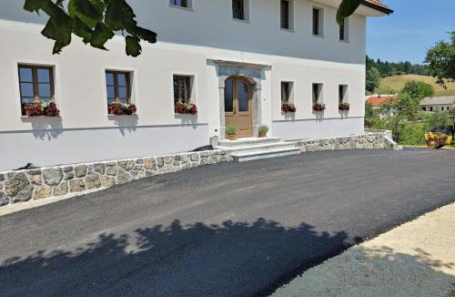Predjama House | Domačija Blaževc