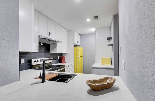 North Austin Civic Association House | Domain District Getaway Luxe & Poolside/12 min to Downtown
