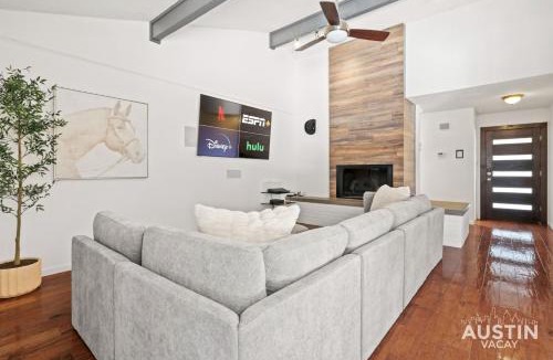 Mesa Park House | Domain Escape 4BR 2.5BA Pool Hot Tub w Game Lounge