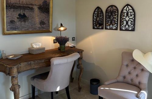Lagarde-d'Apt Bed & Breakfast | Domaine Château du Bois Provence