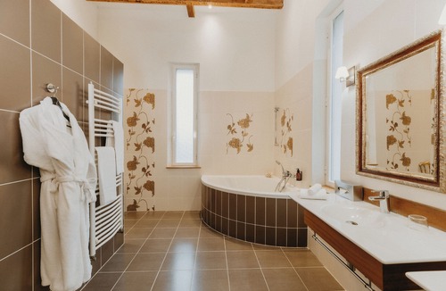 Saint-Medard-d'Eyrans Hotel | Domaine de Larchey & son restaurant - Bordeaux Sud
