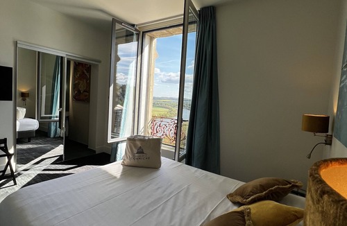 Rolleboise Hotel | Domaine de la Corniche