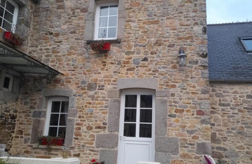 Benoitville House | Domaine de la Tour carrée - 3 Chambres