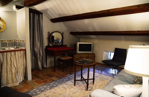 Mondragon House | Domaine du Commandeur