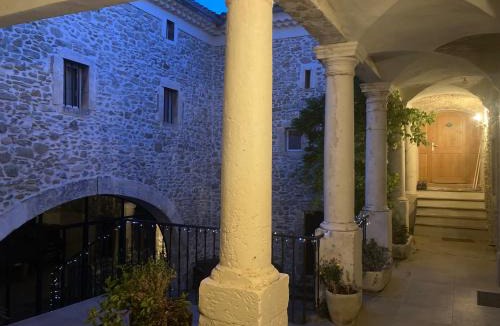 Saint-Julien-de-Peyrolas Bed & Breakfast | DOMAINE FORVENT