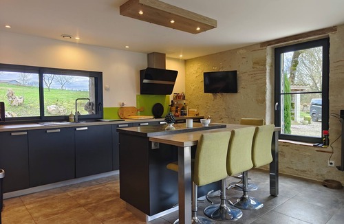 Grateloup-Saint-Gayrand House | Domaine Ghislaine farmhouse and gite (12p) with swimming pool, pétanque and view