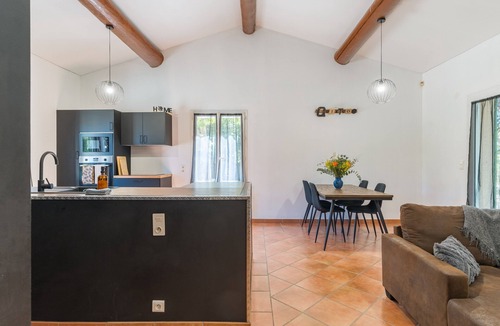 Roussillon House | Domaine Plan des Devens – Peaceful 4-Star Retreat with Private Terrace