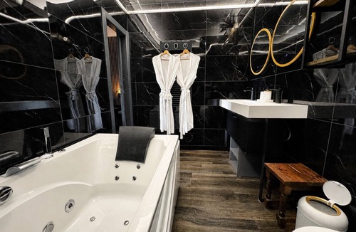 Les Quatre-Routes-du-Lot House | Domaine Valenquercy