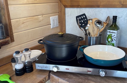 Listuguj Mi'gmaq First Nation Ski Chalet | Dôme 4: Waterfront-HotTub-AC-BBQ-Kitchen-Bathroom