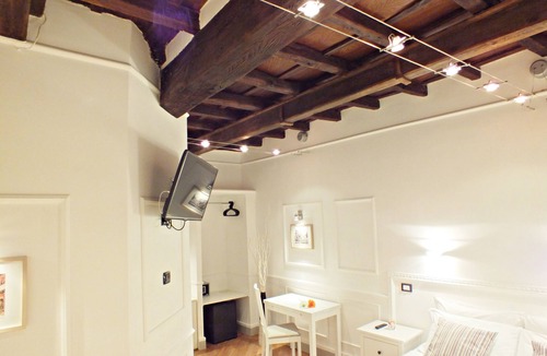 Rione VII Regola House | Domus Ester Roma